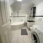 شقة Design Stadthaus Mit Privatem Zugang هالين
